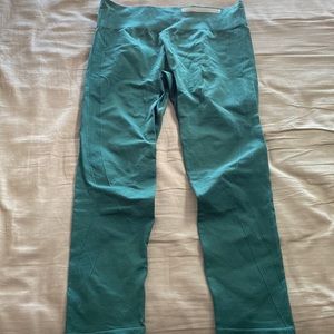 Under Armour green compression 3/4 leggings M